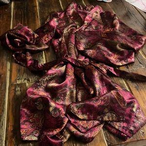 Beautiful paisley silk house coat.  Good condition